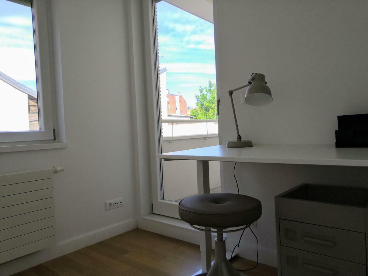 Izzy - 5 Min Walk From The Main Square Apartment *