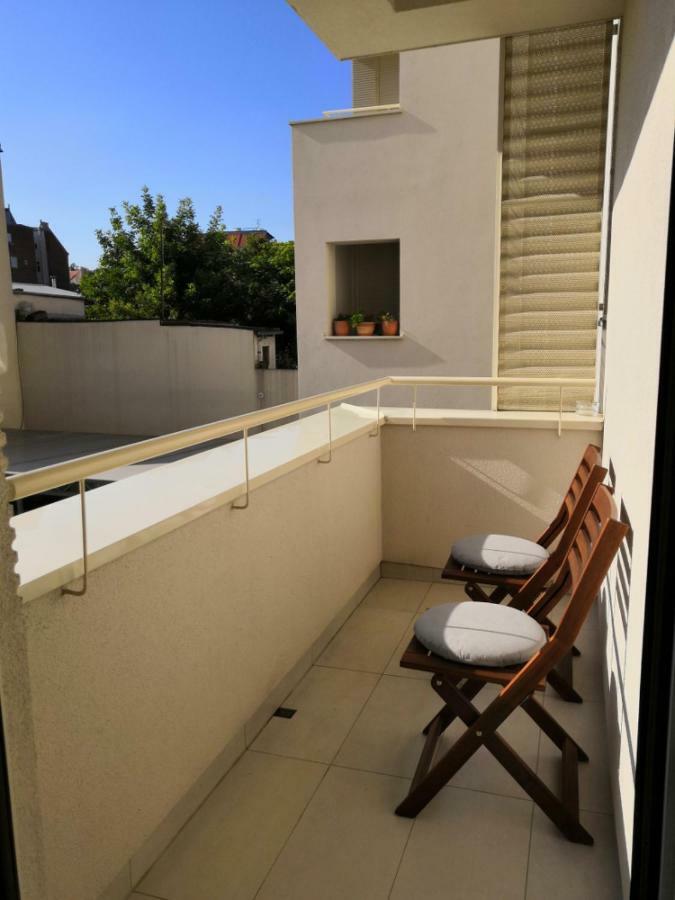 Izzy - 5 Min Walk From The Main Square Apartment *